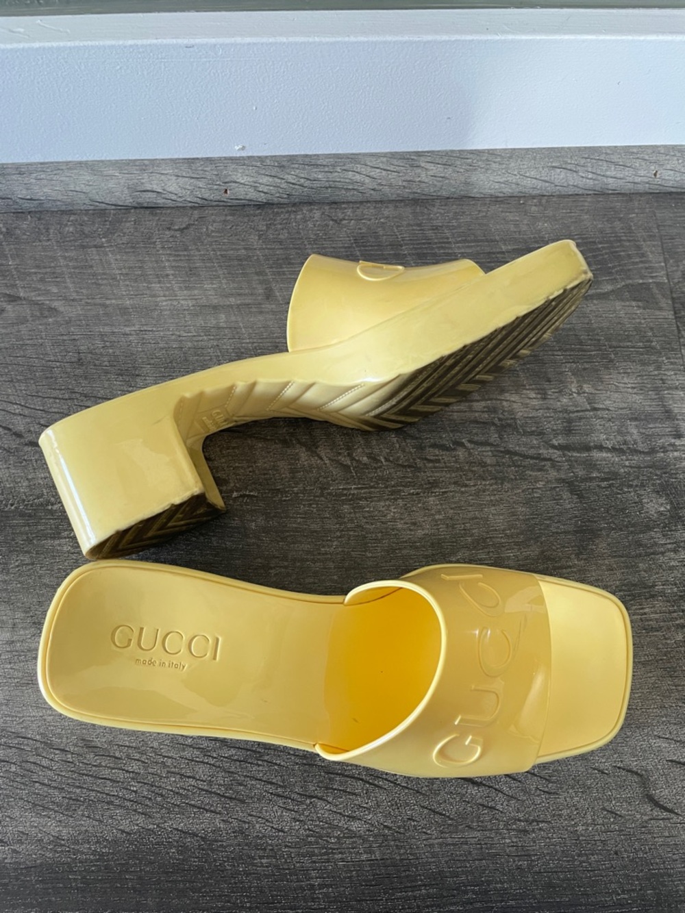 Gucci Yellow Heeled Slide Mules 🐣 - Picture 10 of 16